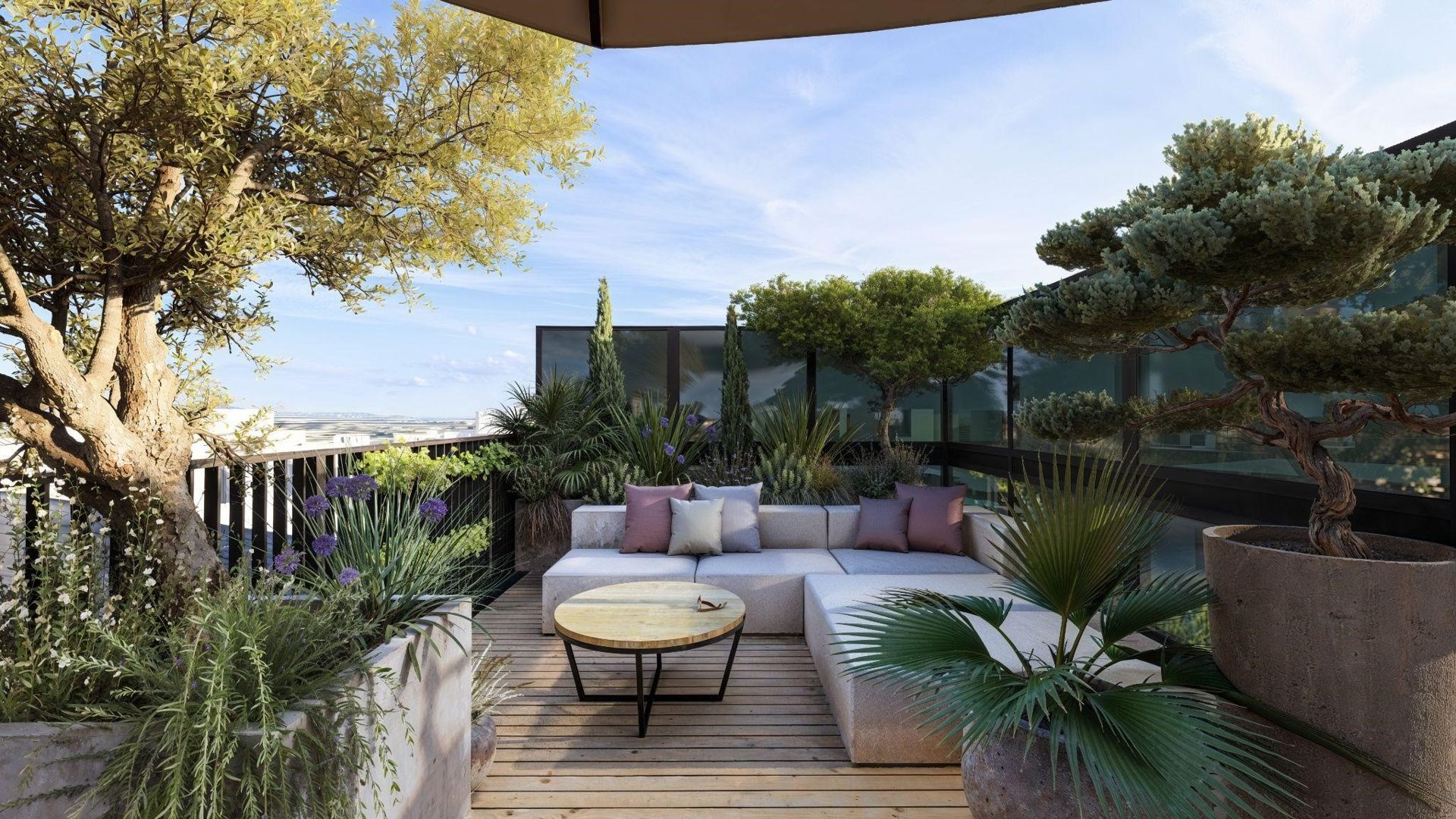 Terrazza arredata con divani e piante